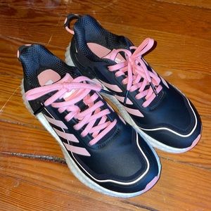 Women’s Adidas size 6 new unworn